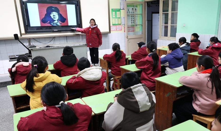 “开学第一课” 学习传承雷锋精神(图1)