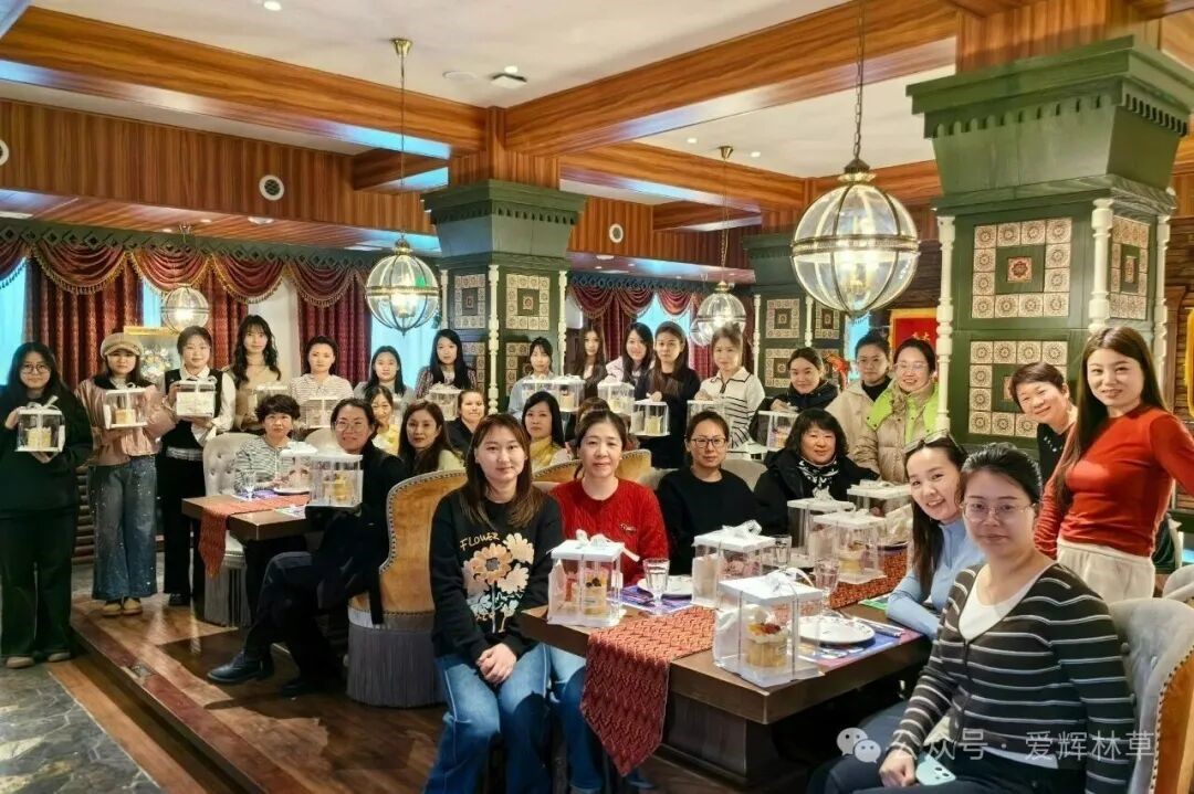 爱辉区林草局开展“三八”国际劳动妇女节主题活动 甜蜜手作致敬“她”力量，凝聚巾帼智慧共筑绿色未来(图1)