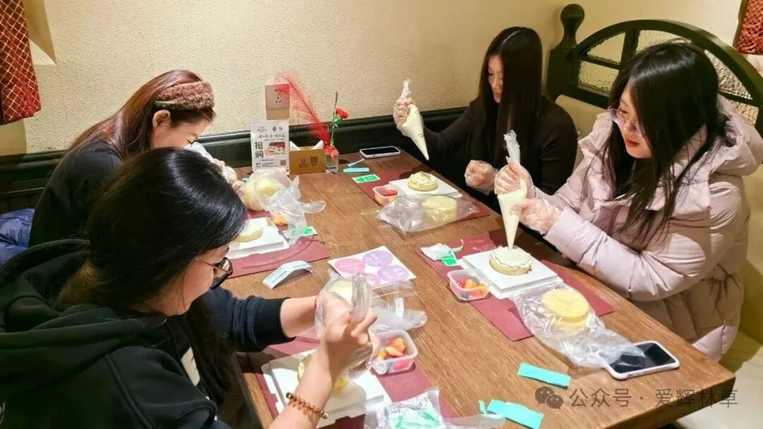 爱辉区林草局开展“三八”国际劳动妇女节主题活动 甜蜜手作致敬“她”力量，凝聚巾帼智慧共筑绿色未来(图2)