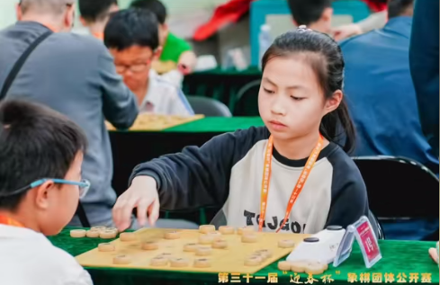 棋艺切磋传雅韵 第三十一届“迎春杯”象棋赛收官(图1)