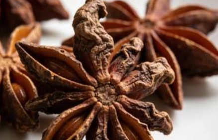 排查八角安全隐患！广西多地开展香料市场专项执法行动(图1)