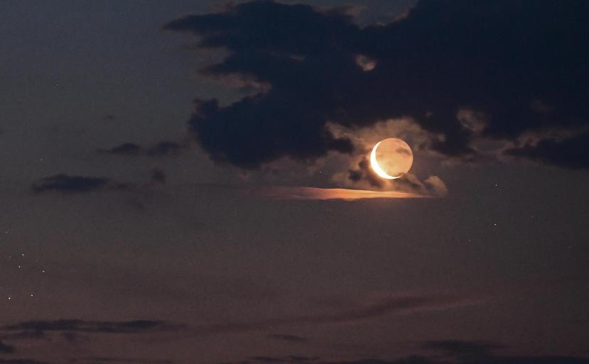 3月23日浪漫天象：蛾眉月“牵手”昴星团(图1)