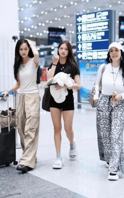 钟丽缇发文回应女儿拍照争议 呼吁大家不要再传播此照片(图1)