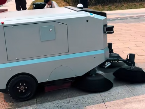 北京亦庄举办园林水务智能机器人展 机器人“园丁”守护南海子公园(图1)