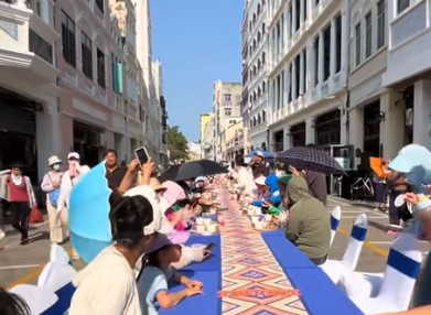 传承冼夫人精神 海口糖水长桌宴传递民俗温情(图1)