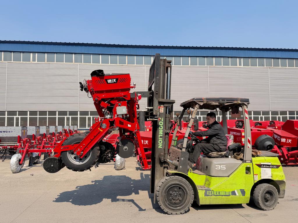 科技赋能备春耕 黑土沃野启新程(图1)