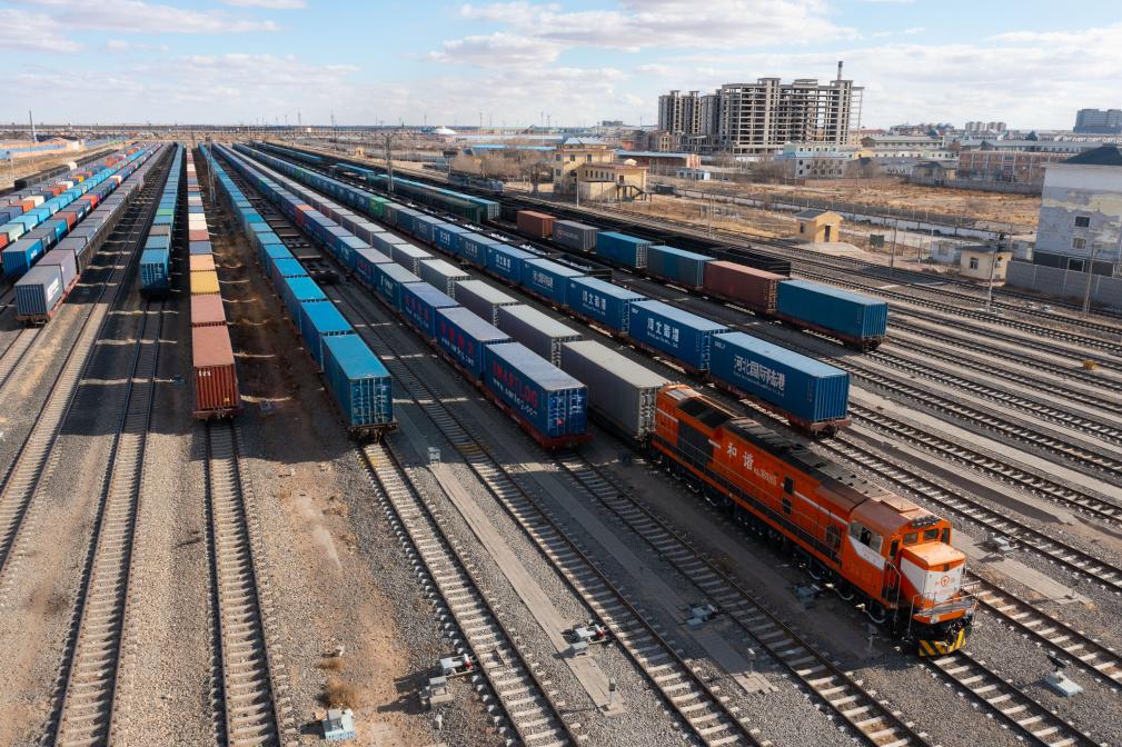 中欧班列中通道一季度通行中欧班列超1100列(图1)