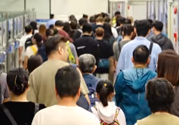 深圳口岸清明假期迎跨境出行热潮 多口岸客流创新高(图1)