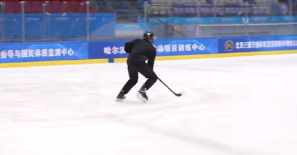 中俄青少年冰雪赛场竞风采 体育文化系列活动启新程(图1)